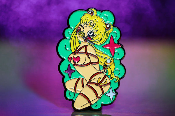 Sailor babe pin